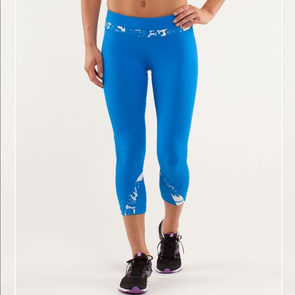 Lululemon Run Inspire Crop II blue and white floral leggings size 4